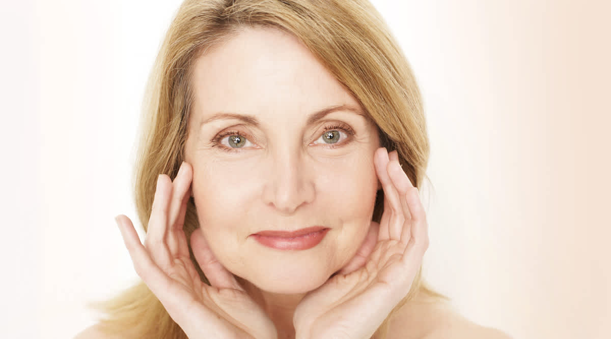 Zufrieden durch ein erfolgreiches Facelift